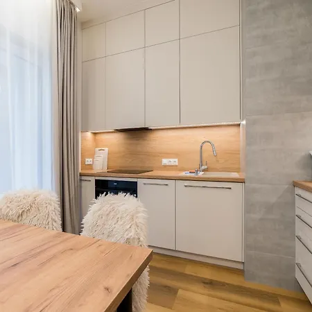Stacja Jezyce Superior By Bookinghost Apartamento *