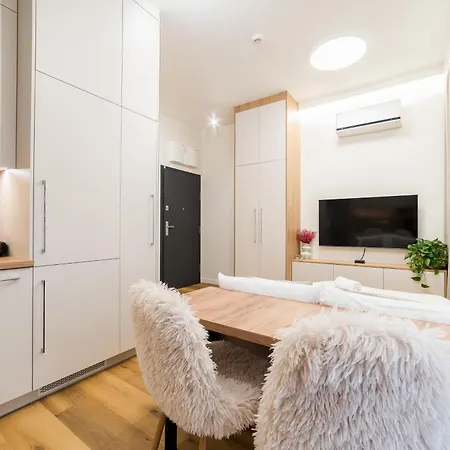 Apartment Stacja Jezyce Superior By Bookinghost