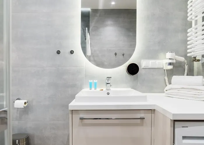 Stacja Jezyce Superior By Bookinghost *